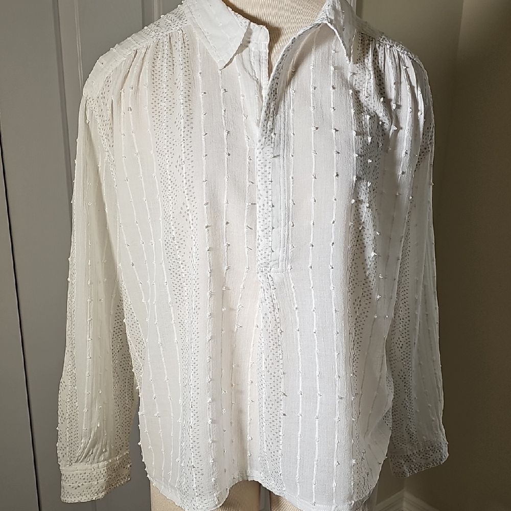 Sundance‎ White Textured Blouse. Size Small. Long Sleeves